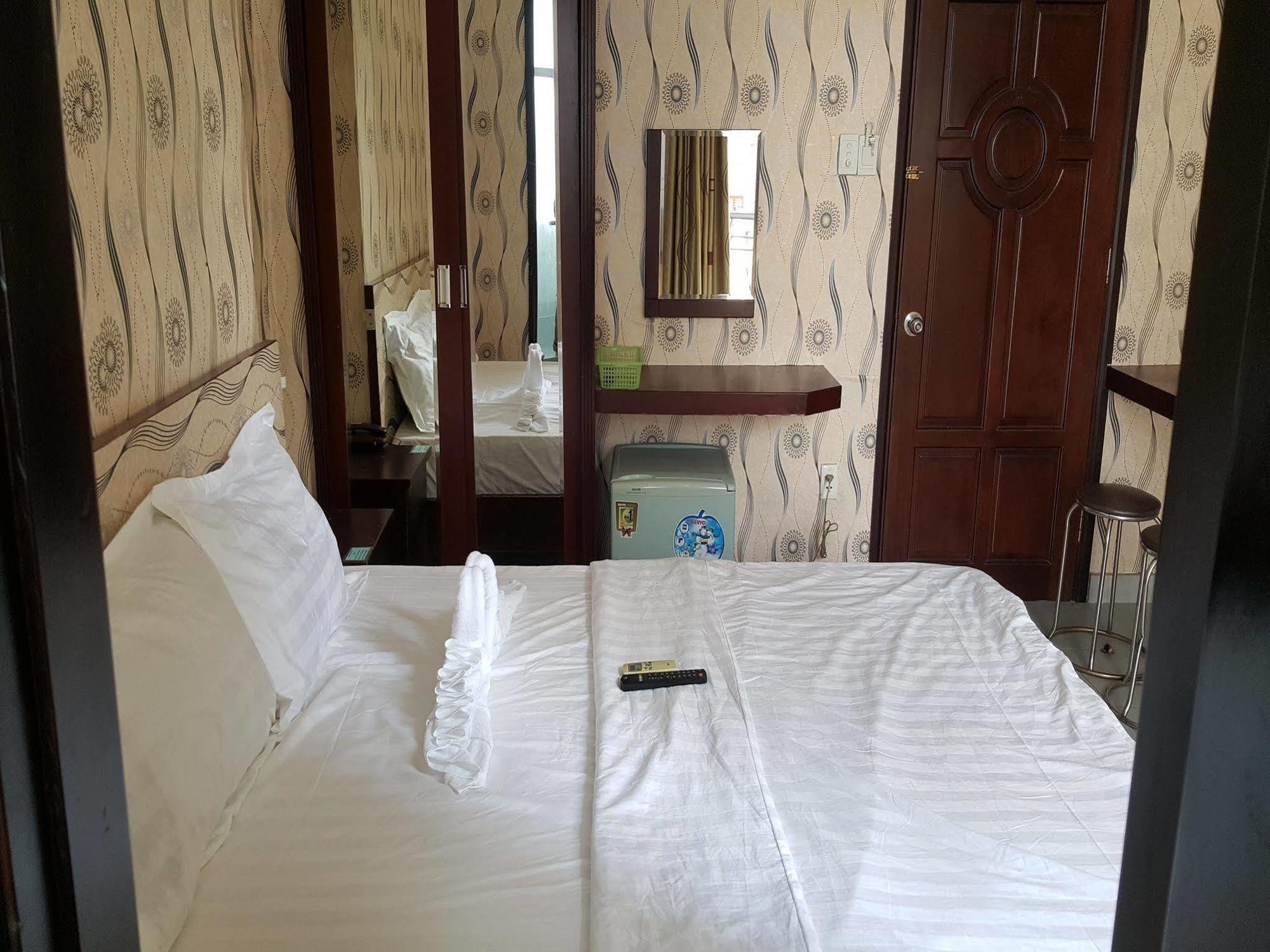 Lucky Hotel โฮจิมินห์ซิตี้ ภายนอก รูปภาพ